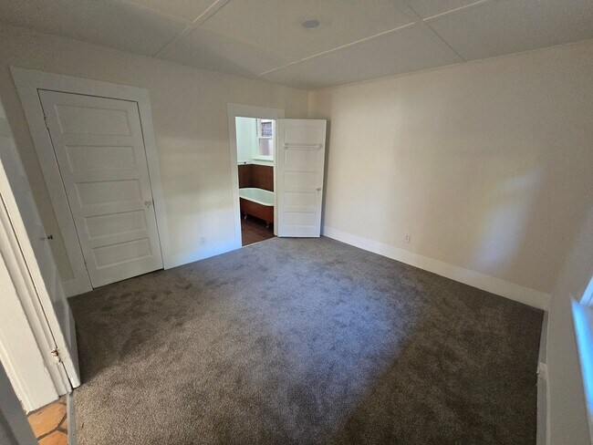 Building Photo - Beautiful Lower Level Unit in Pt. Richmond, CA