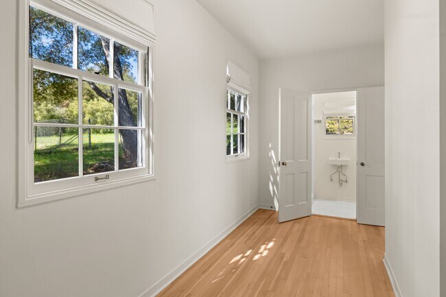 Building Photo - 875 San Ysidro Rd