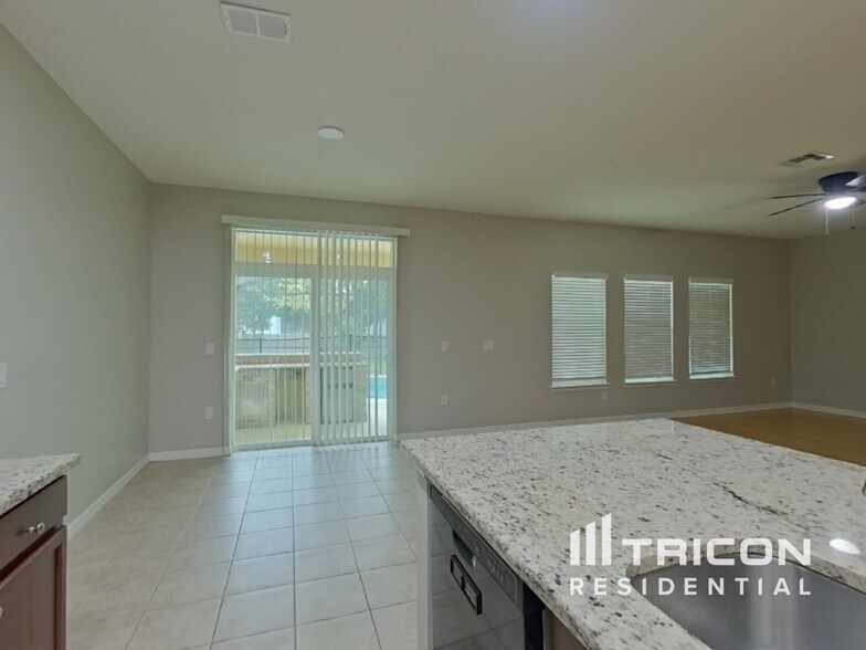 Building Photo - 5263 Villa Rosa Ave