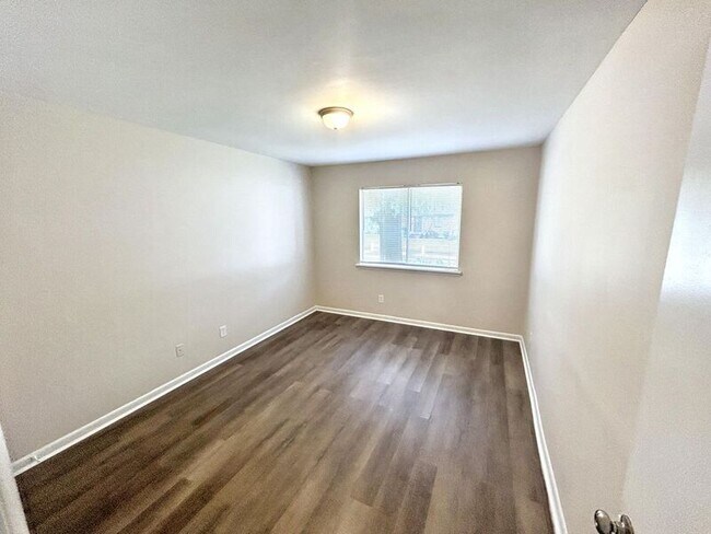 Building Photo - 7736 Rugby Ave