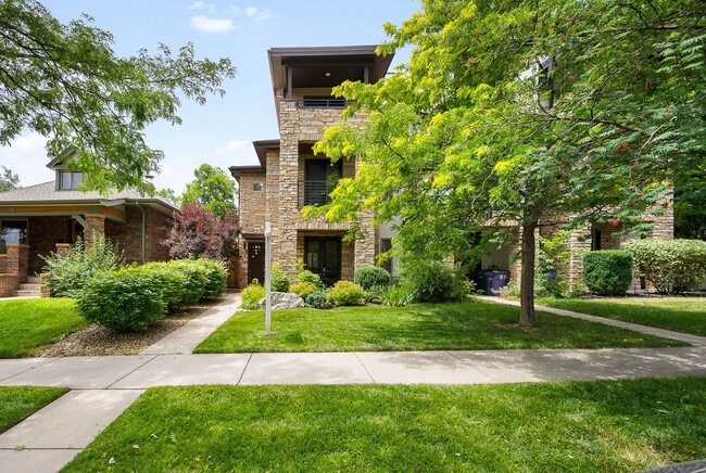 Building Photo - LUX 4BD, 5BA SloHi Home with Finished Base...