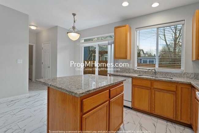 Building Photo - Three Bedroom Home in Aloha w/ Forest Like Surrounding!