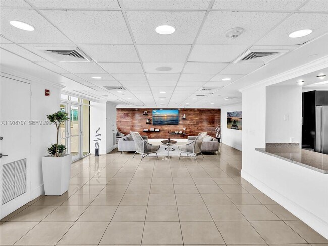 Building Photo - 650 West Ave