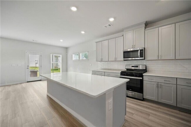 Building Photo - 107 Meander Dr