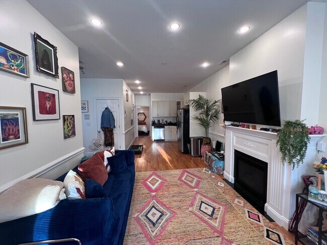 Building Photo - 150 1/2 M St