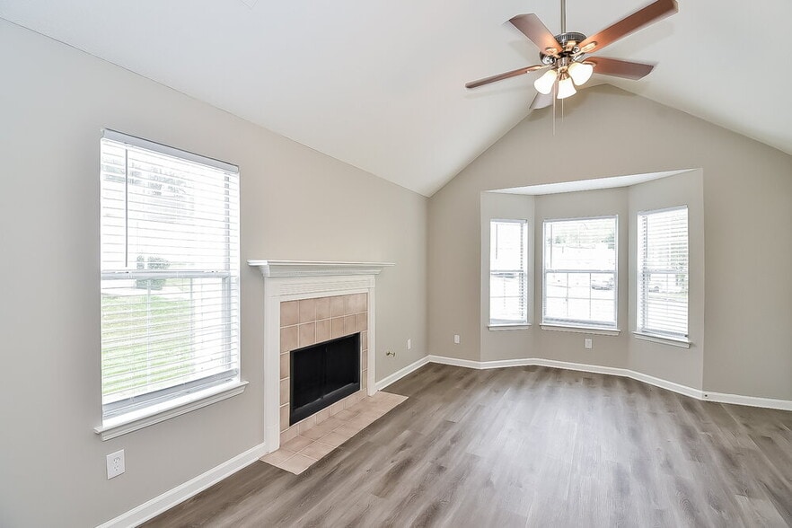 Building Photo - 1376 Camrose Ct