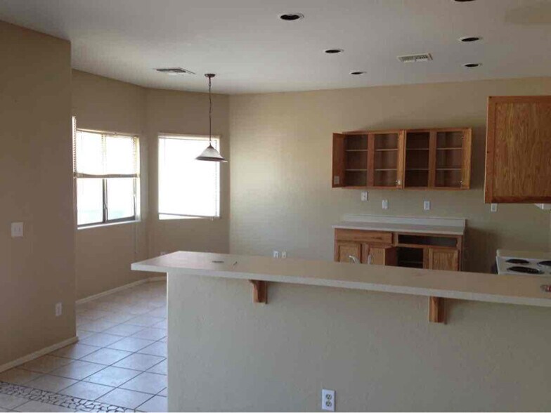 Building Photo - 2207 N 91st Ln