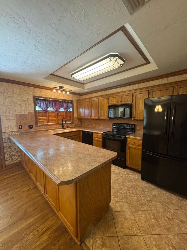Building Photo - Adorable 4bedrooms 2bathrooms 2car garage ...