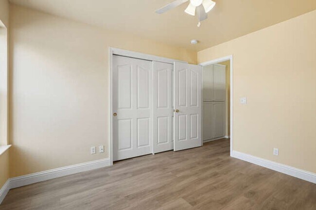 Building Photo - Spacious 5-Bedroom Home with Pool in NE Fr...
