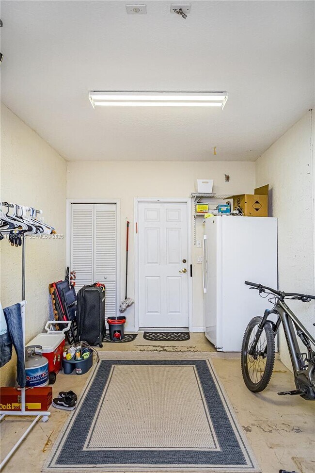 Building Photo - 1651 Hawthorne Pl