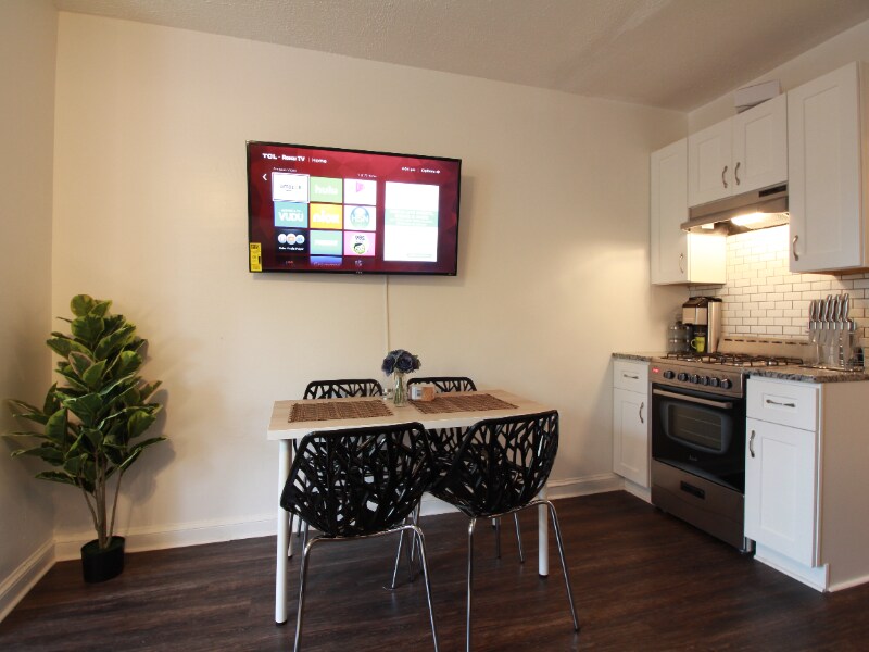 Building Photo - 2803 Q St SE