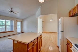 Building Photo - Woodridge Estates Townhomes