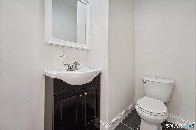 Building Photo - 21 Soundview Ave