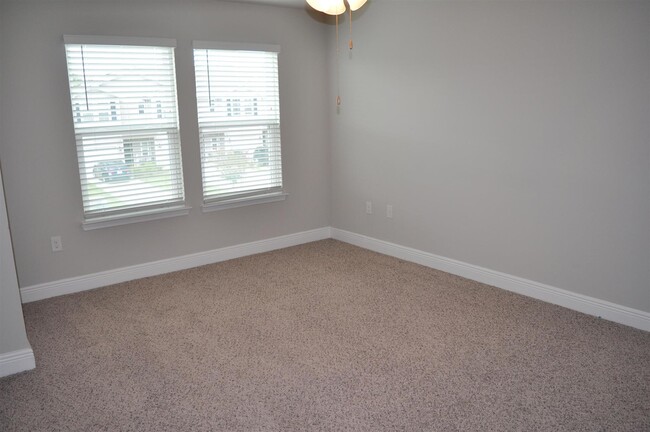 Building Photo - 6060 Royal Port Ct
