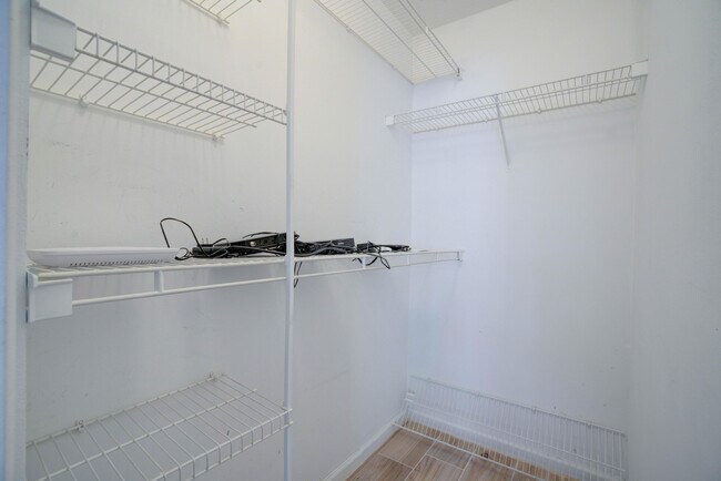 Building Photo - 1136 Town Center Dr