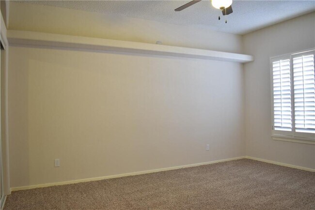 Building Photo - 6332 Franklin Vista Dr