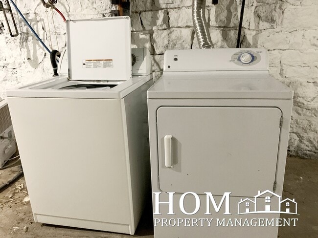 Building Photo - 127 Center St