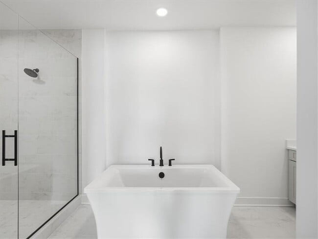 Building Photo - 302 Highbridge Ln