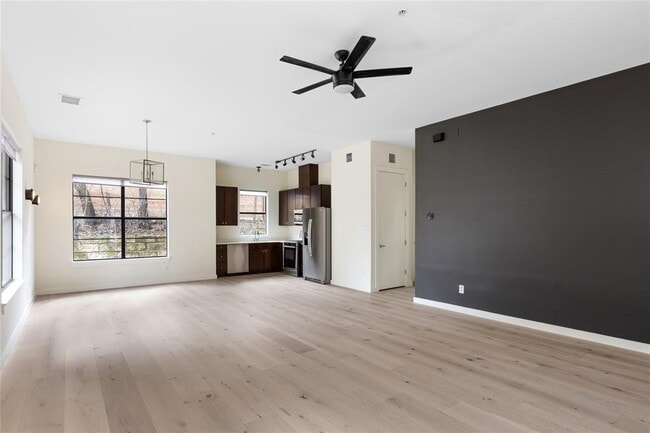 Building Photo - 707 Cardinal Ln