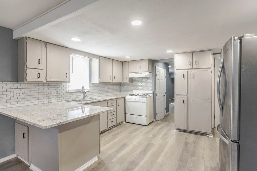 Kitchen - 1014 S Chester St