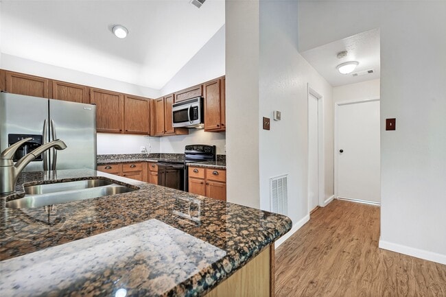Building Photo - 15 Tulip Hill Ct