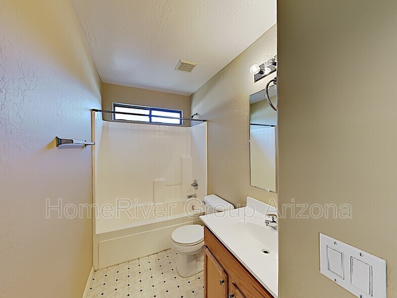 Building Photo - 17230 W Ashley Dr