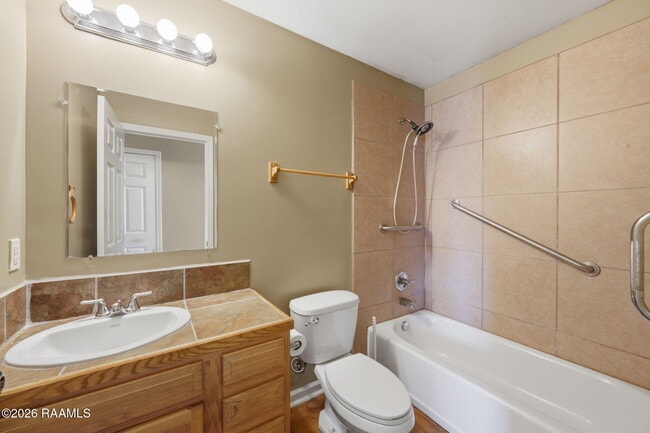 Building Photo - 1422 Southport Blvd