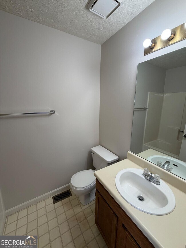 Building Photo - 3461 Kingswood Run