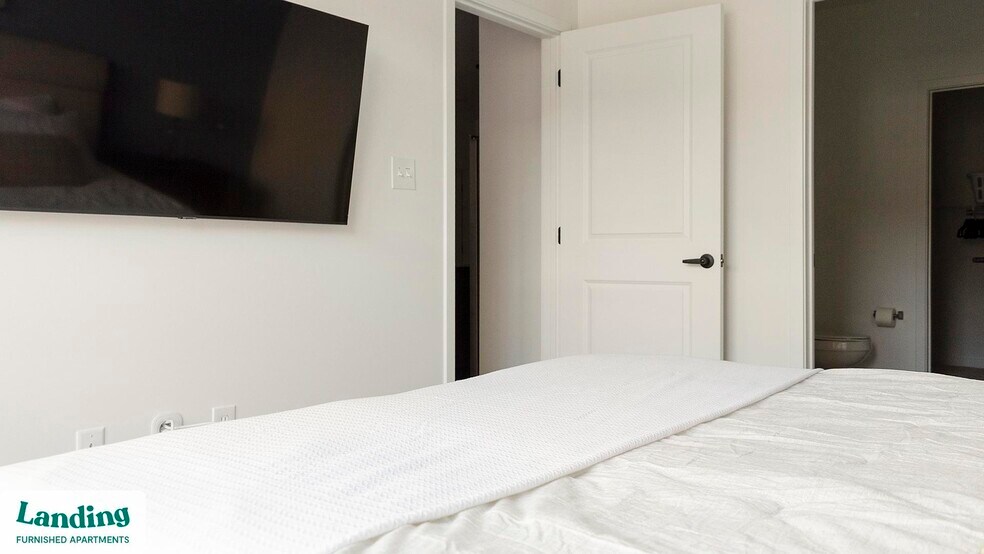 Building Photo - 650 N Main St