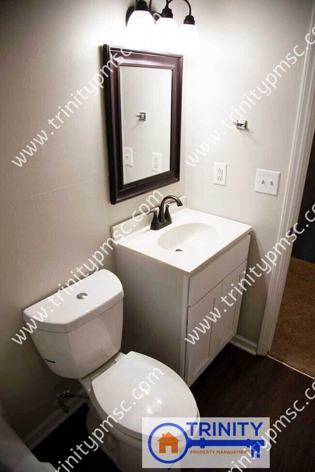 Building Photo - Must See! Beautiful Two Bedroom