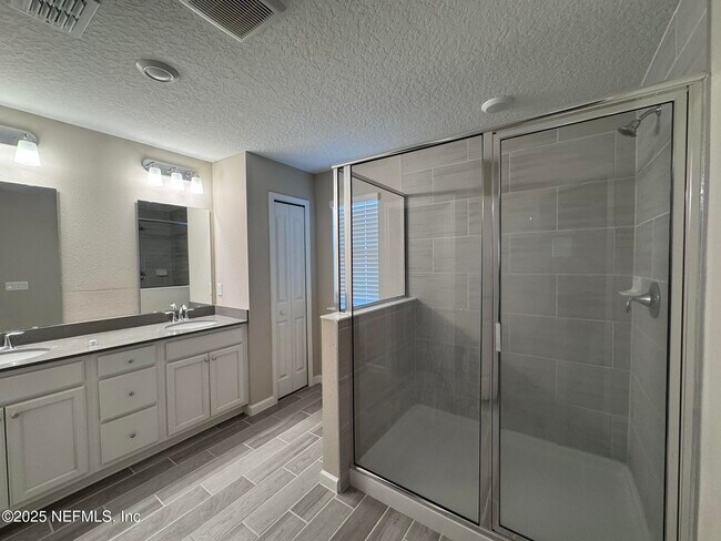 Building Photo - 10350 Alder Creek Ln