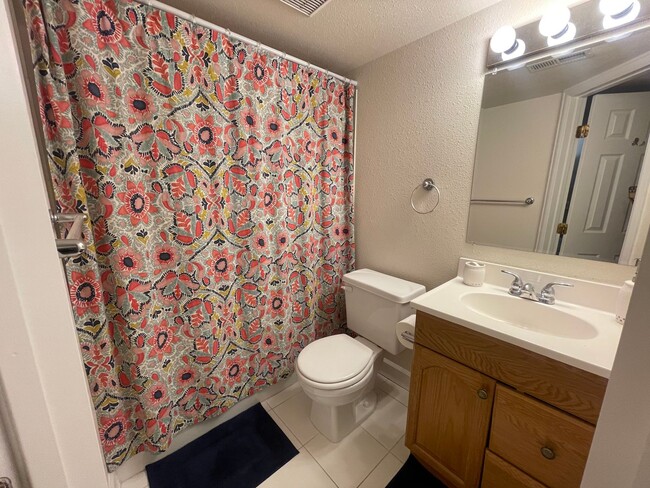 Building Photo - $0 DEPOSIT OPTION. 4 BEDROOM 3 BATHROOM HI...