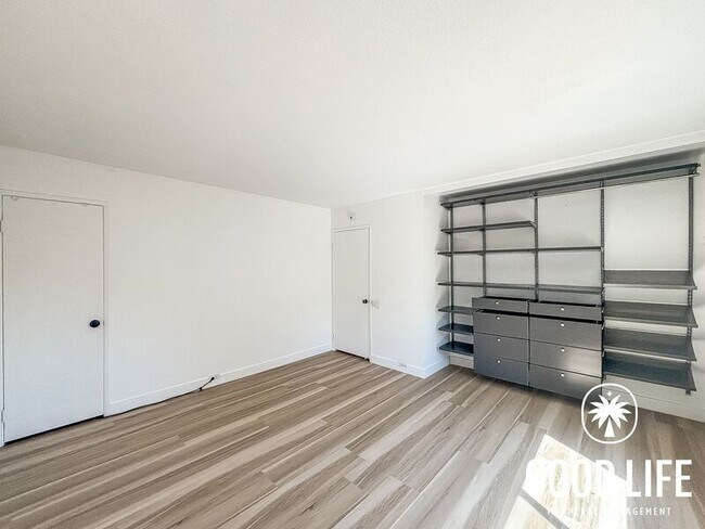 Building Photo - 9400 Crest Dr