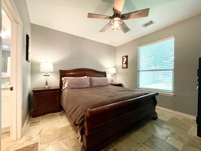 Downstairs Bedroom with Ensuite - 11519 Brae Hill