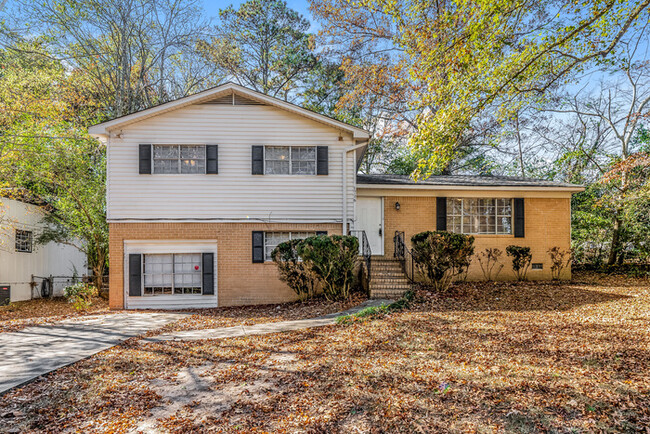 Building Photo - This 4 Bedroom Home in Irondale