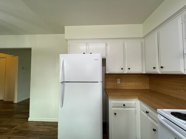 Building Photo - 1805 Oak St