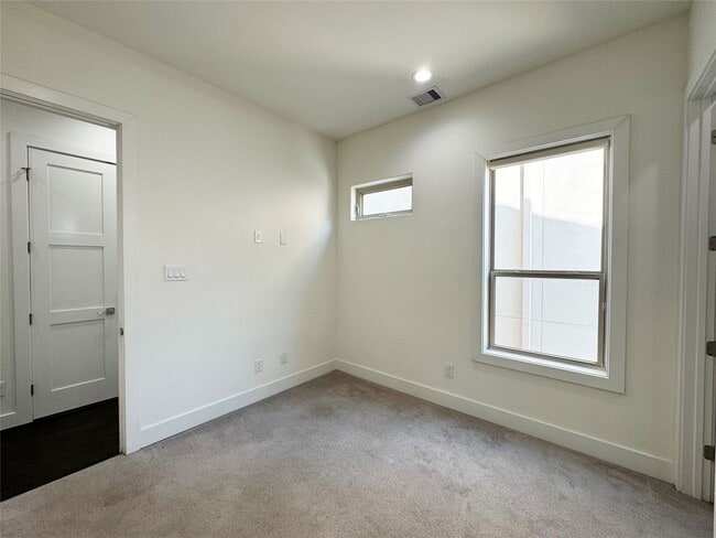 Building Photo - 2905 Gillespie St