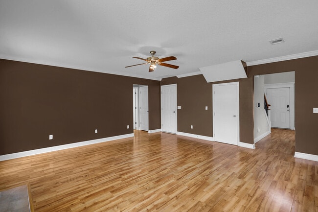Building Photo - 721 Highgrove Ct