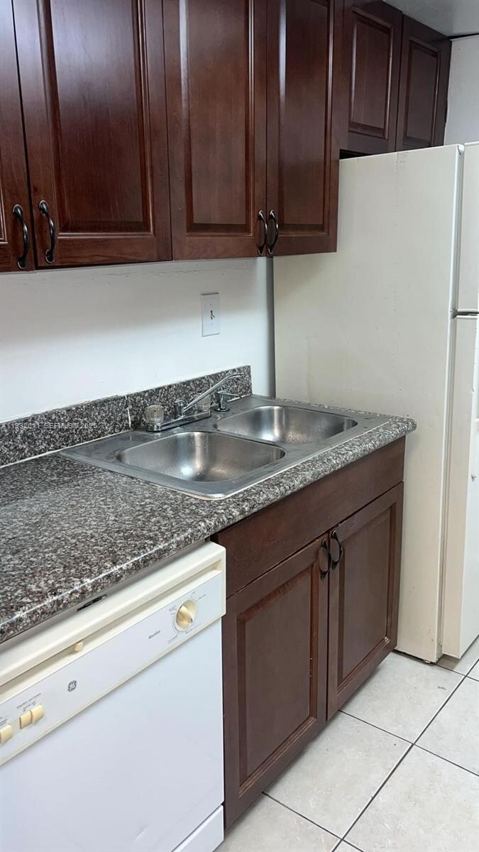 Building Photo - 1880 N Congress Ave