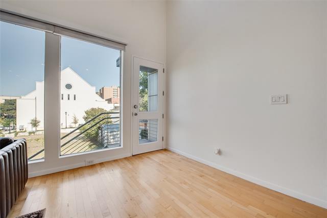 Building Photo - 959 W Bluff St