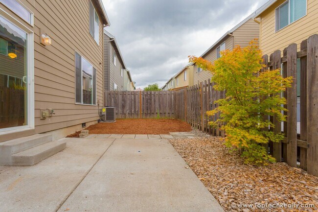 Building Photo - 182 NW 209th Ave