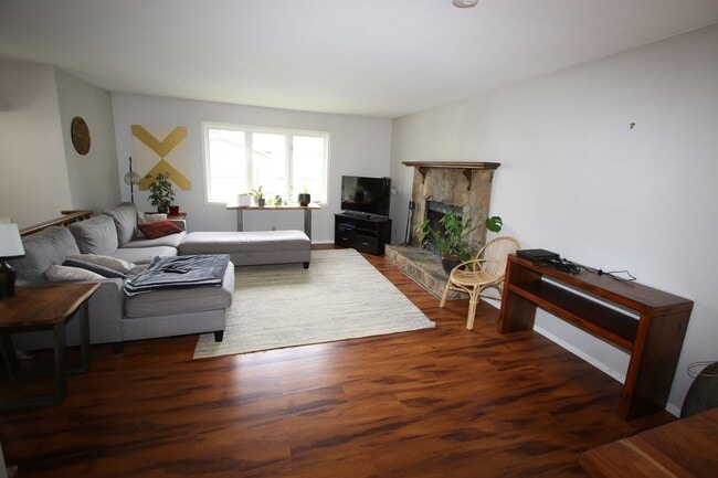 Building Photo - 3 Bedroom Home in Eagle River w/ Fenced Backyard!