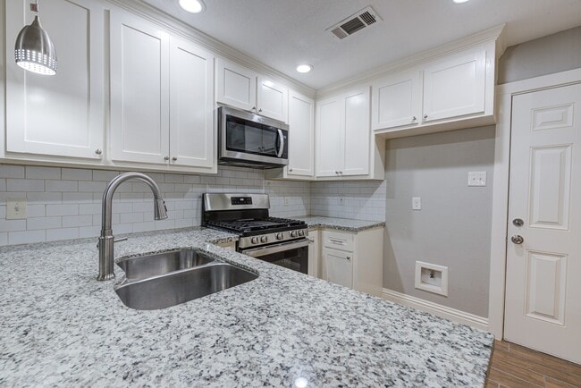 Building Photo - 6522 Linden St