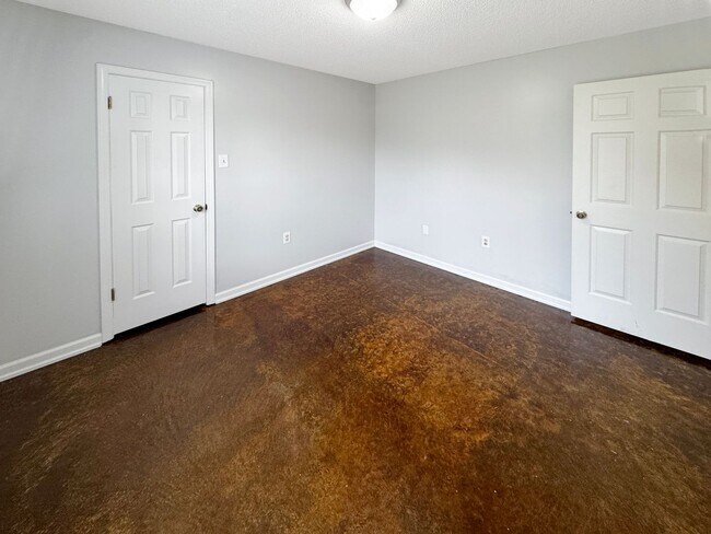 Building Photo - Spacious 3 bedroom 2 bath in Cordova