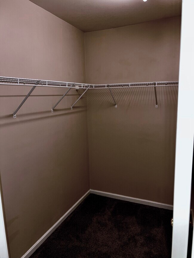 Building Photo - 3569 Draycott Ave