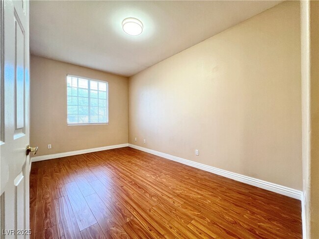 Building Photo - 258 Whitewater Village Ct