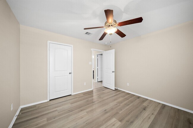 Building Photo - 23626 Legano Dr