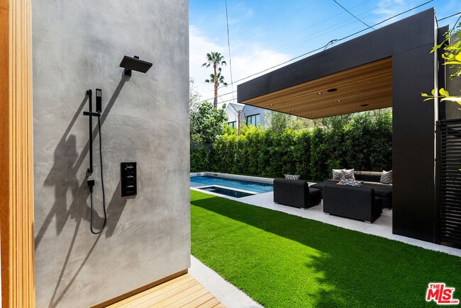 Building Photo - 434 Flores St