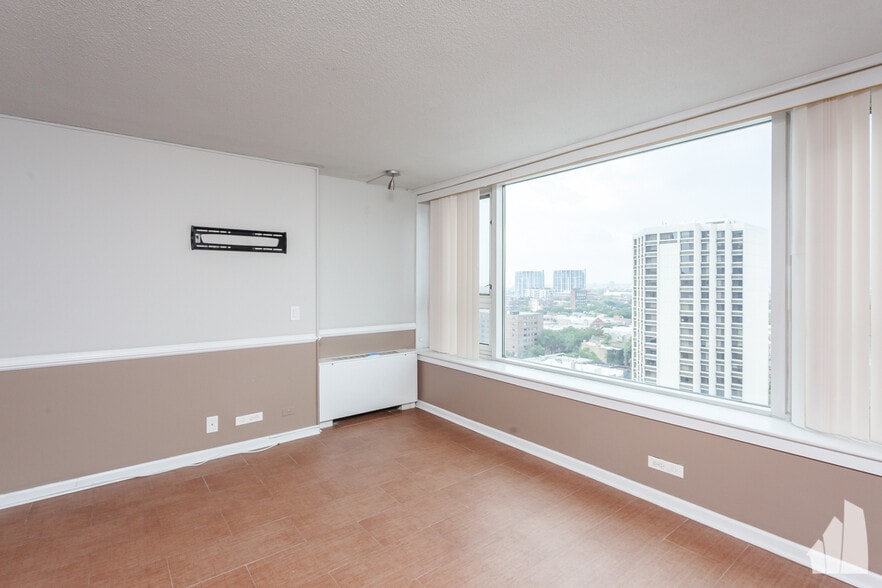 Building Photo - 2728 N Hampden Ct