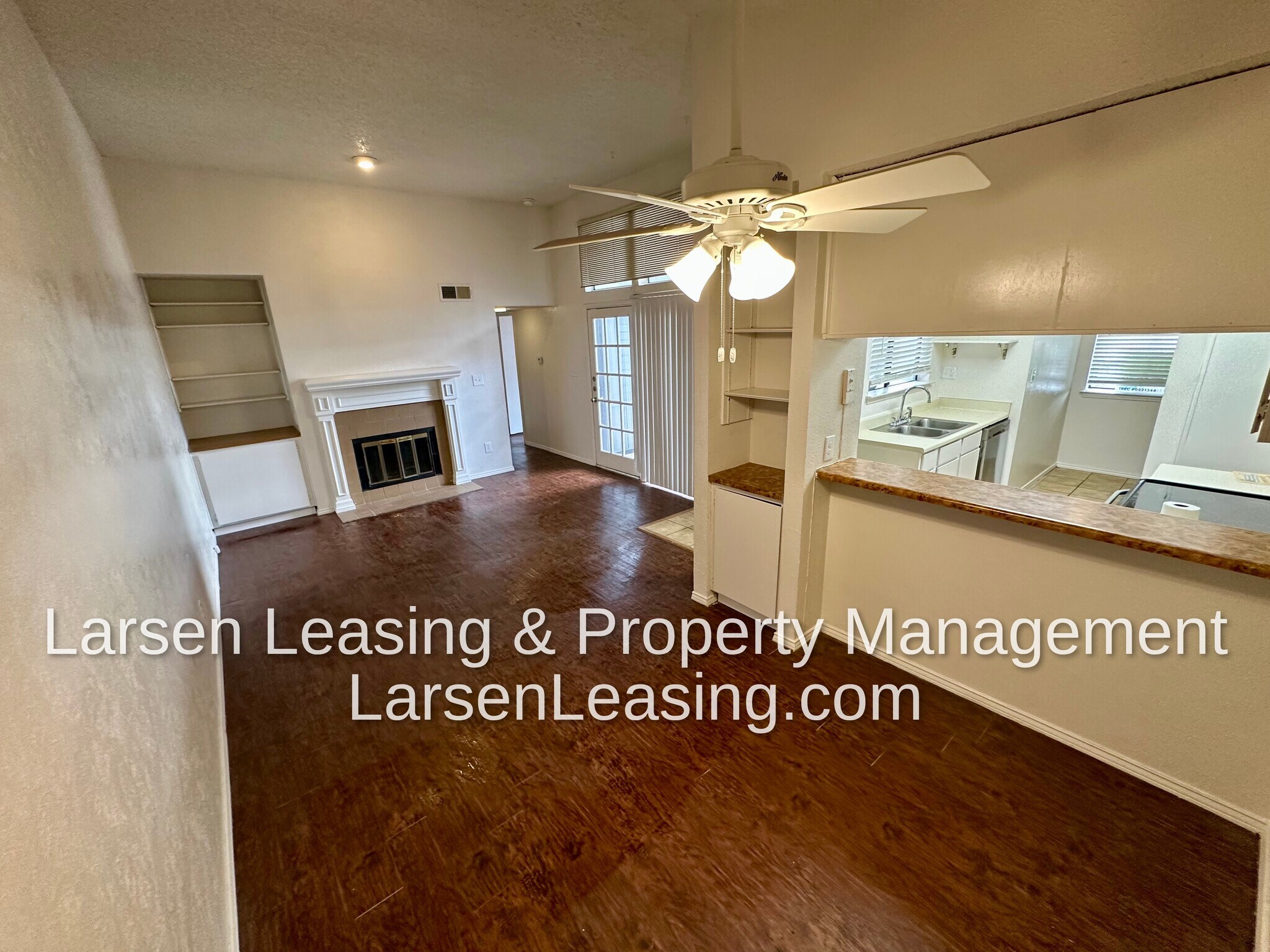 Living Area - 628 Bellaire Dr